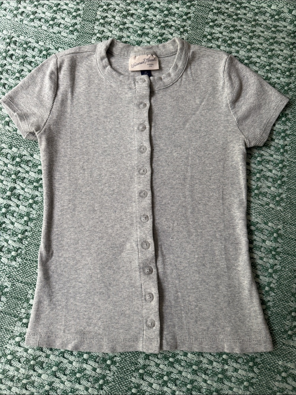 Light Gray Button-Front Ribbed Fitted Tee - Picture 2 of 5